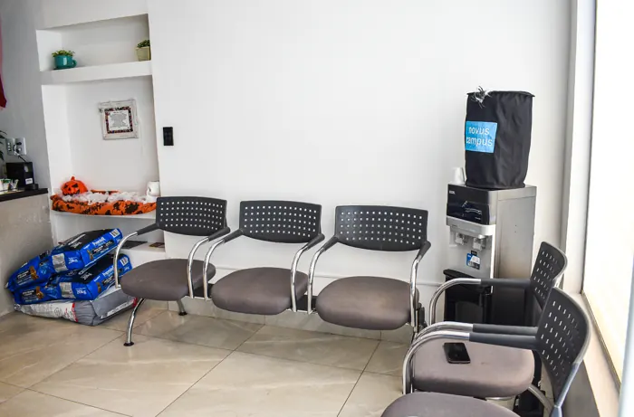 Espaço de espera da Clínica Novus Campus